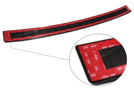 pol_pl_Nakladka-na-zderzak-tylny-Volkswagen-Passat-B8-Czarna-2094_2.jpg