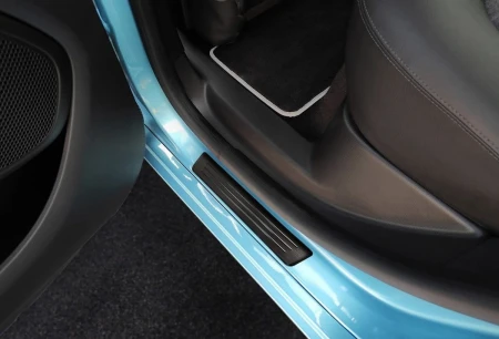 pol_pl_Nakladki-progowe-do-Renault-Zoe-2098_8.jpg