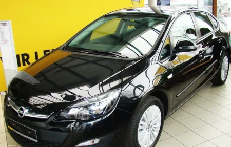 astra sedan1.jpg