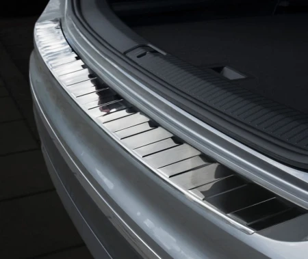 pol_pl_Volkswagen-Tiguan-2-Nakladka-listwa-ochronna-na-zderzak-tylny-784_4.jpg
