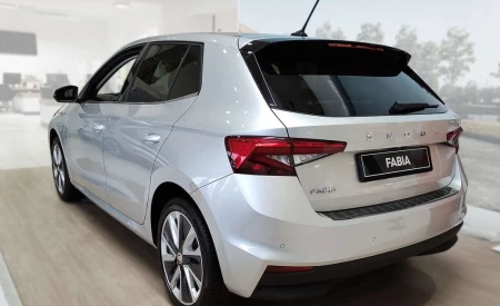 pol_pl_Nakladka-na-zderzak-tylny-do-Skoda-Fabia-4-Hatchback-Stal-2228_3.jpg