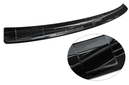 pol_pl_Nakladka-na-zderzak-tylny-do-Ford-Kuga-3-ST-Line-Czarna-Lustro-2273_1.jpg