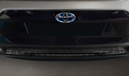 pol_pl_Nakladka-na-zderzak-tylny-do-TOYOTA-RAV4-5-Czarna-Lustro-2274_4.jpg