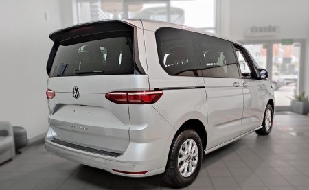 pol_pl_Nakladka-na-zderzak-tylny-Volkswagen-Multivan-T7-Czarna-2268_1.jpg