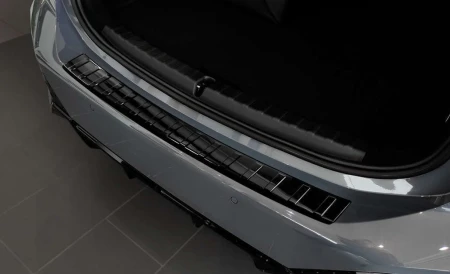 pol_pl_Nakladka-na-zderzak-tylny-do-BMW-serii-2-ACTIVE-TOURER-2-Czarna-Lustro-2366_5.jpg