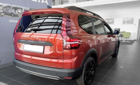 pol_pl_Nakladka-na-zderzak-tylny-do-Dacia-Jogger-Czarna-2368_11.jpg