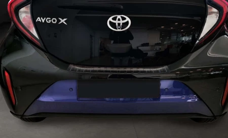 pol_pl_Nakladka-na-zderzak-tylny-TOYOTA-AYGO-X-Czarna-2379_12.jpg