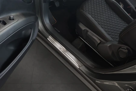 2 23024 TOYOTA AYGO X 2022- NP1.jpg