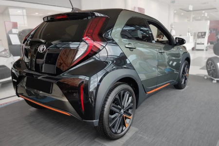 2 23023 TOYOTA AYGO X 2022- T.jpg