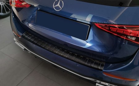 pol_pl_Nakladka-na-zderzak-tylny-do-Mercedes-C-Class-V-T-Model-AMG-S206-Czarna-2438_12.jpg