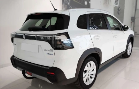 pol_pl_Nakladka-na-zderzak-tylny-Suzuki-S-Cross-Czarna-2389_11.jpg