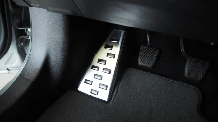 Toyota_Auris_II_5D_32-4069-4608x2592.JPG