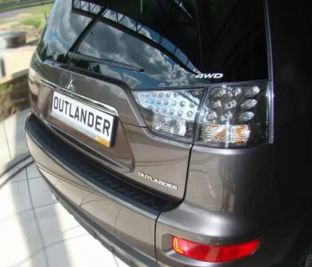 mitsubishi-outlander-nakladka-na-zderzak (1).jpg