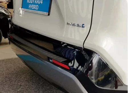 toyota-rav4-v-2019-nakladka-na-zderzak (1).jpg