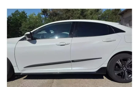 honda-civic-2017-listwy-boczne.jpg