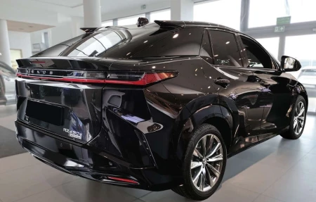 pol_pl_Nakladka-na-zderzak-tylny-do-Lexus-RZ-Czarna-2640_14.jpg