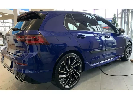 vw-golf-r-viii-listwy-boczne.webp