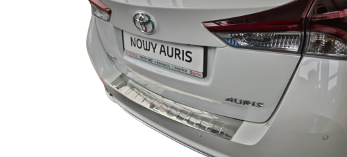 Przejdź do produktu Nakładka na zderzak Toyota Auris II FL 2015-2018 Kombi