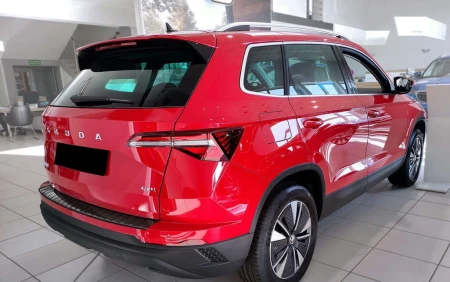 pol_pl_Nakladka-na-zderzak-tylny-Skoda-Karoq-Czarne-lustro-2672_14.jpg