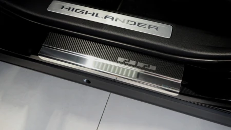 Toyota Highlander IV_2021-_29-0708_przód.JPG