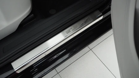 Volkswagen_Touran_III_08-1897-01 (1).JPG