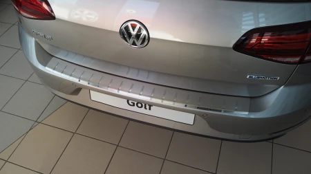 Volkswagen_Golf_VII_5D_25-3990_02 (1).JPG