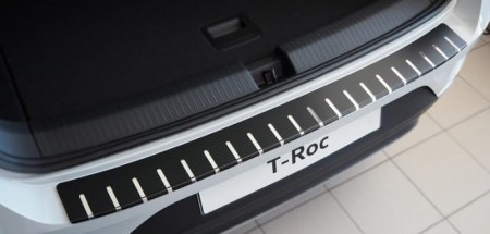 nakladka-z-zagieciem-na-zderzak-stal-folia-karbonowa (1).jpg