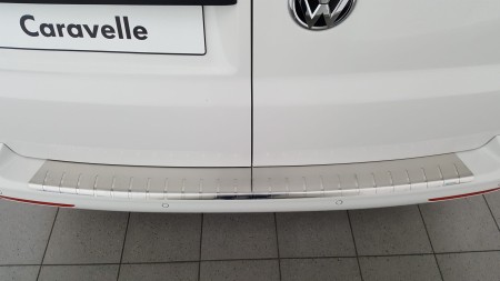 Volkswagen_T6_tylne drzwi otwierane na boki_25-3451-01 (1).jpg