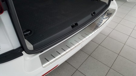Volkswagen_T6_tylne drzwi otwierane na boki_25-3451-02 (1).jpg