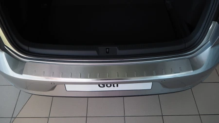 Volkswagen_Golf_VII_5D_50-3990_01.JPG