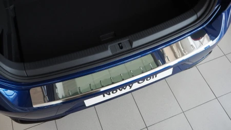 Volkswagen_Golf_VII_5D_60-3990_03.JPG