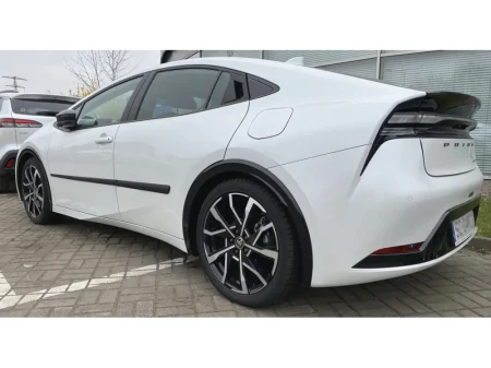 toyota-prius-2024-listwy-boczne (2).webp
