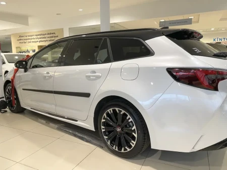toyota-corolla-ts-kombi-2023-listwy-boczne.webp