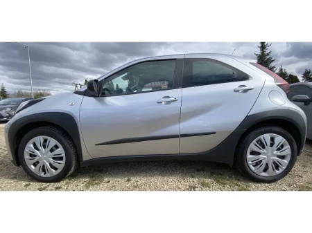 toyota-aygo-x-2022-listwy-boczne (4).webp