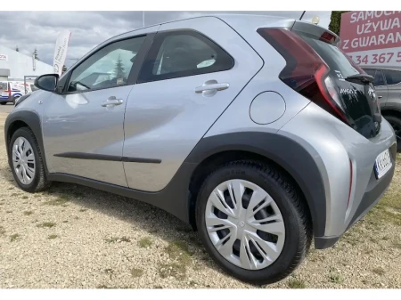 toyota-aygo-x-2022-listwy-boczne (3).webp