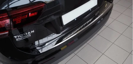 tloczona-nakladka-z-zagieciem-na-zderzak-stal-volkswagen-tiguan-ii.jpg
