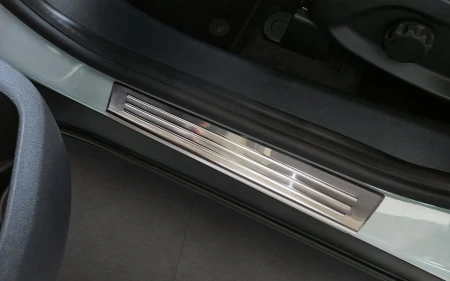 2 26024 FORD TOURNEO COURIER II 2023- NP2L.jpg