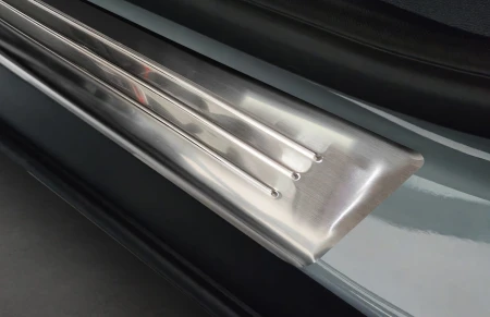 2 26024 FORD TOURNEO COURIER II 2023- NP3L.jpg