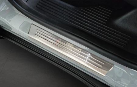 2 26024 FORD TOURNEO COURIER II 2023- NTL.jpg