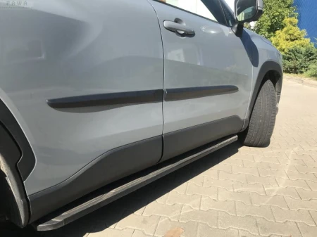 COROLLA CROSS BOCZNE4.jpg