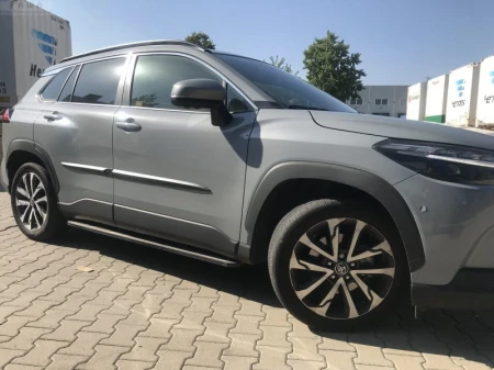 COROLLA CROSS BOCZNE2.jpg