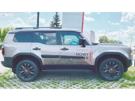 toyota-land-cruiser-2025-listwy-boczne (4).webp