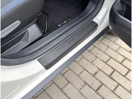 dacia-bigster-nakladki-progowe-komplet-4-szt (3).webp