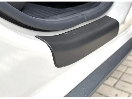 dacia-bigster-nakladki-progowe-komplet-4-szt (4).webp