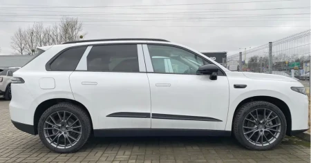 leapmotor-c10-listwy-boczne (2).png