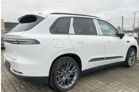 leapmotor-c10-listwy-boczne (4).png