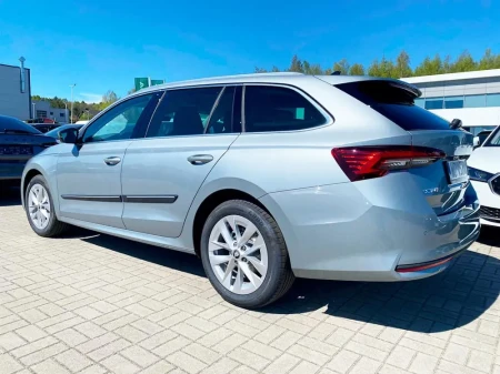 skoda-octavia-iv-listwy-boczne-f-23 (2).webp