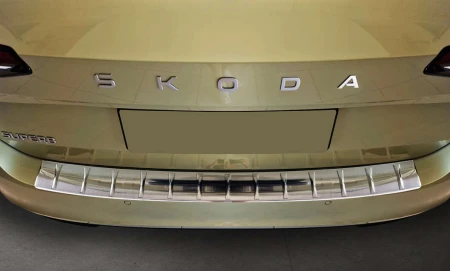 pol_pl_Nakladka-na-zderzak-tylny-do-Skoda-Superb-4-Kombi-2770_5.jpg