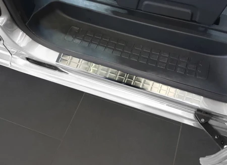 Citroen-Spacetourer-Nakladki-ochronne-progowe-tyl3.jpg