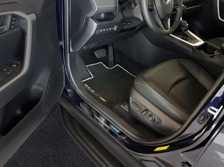 Toyota_RAV4_BLACK hybrid.jpg